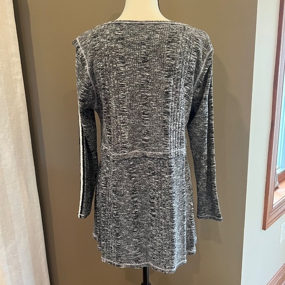 Style & CO. Women's Sweater Heathered Black & White, Sleeve detail, Size Medium - Picture 3 of 12
